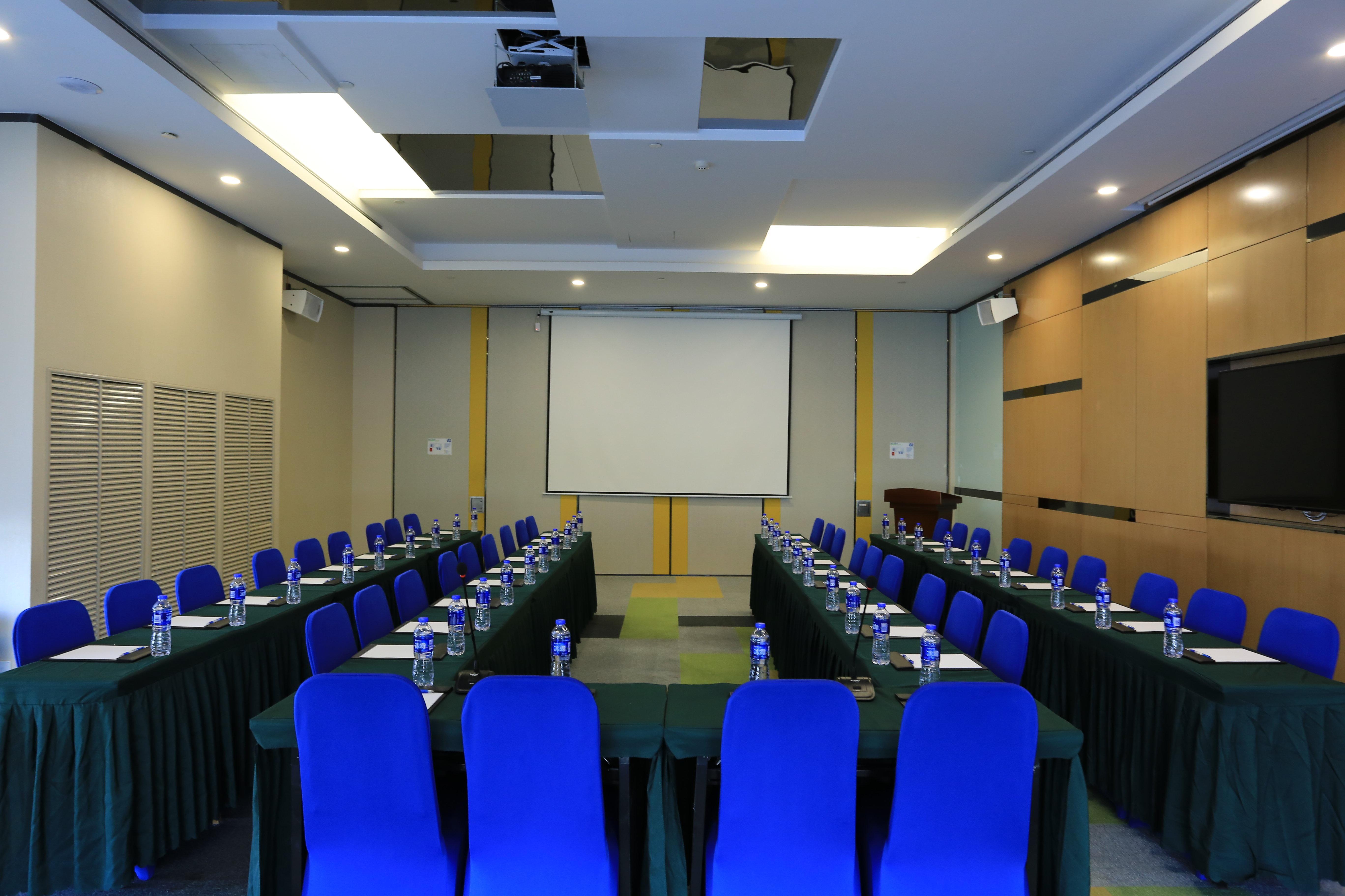 Holiday Inn Express Zhangjiakou Park View, An Ihg Hotel Екстериор снимка